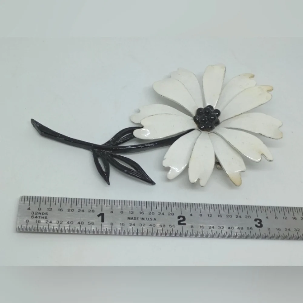 * vintage signed JJ large black & white flowers pin brooch